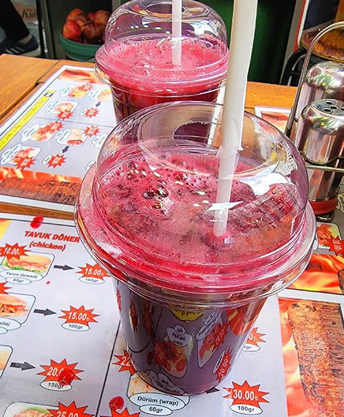 picture of freshly squeezed pomegranate juice in a cup